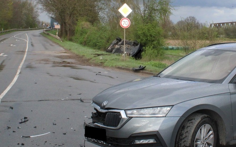 POL-MI: BMW überschlägt sich nach Zusammenstoß - Foto: presseportal.de