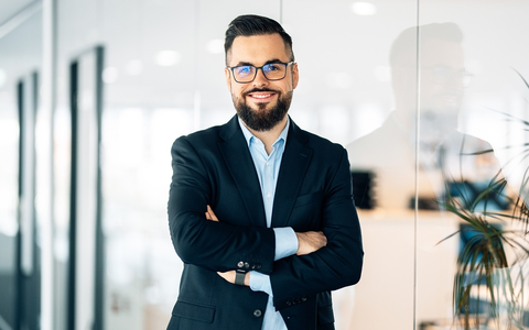 Vorreiter in der Automobilbranche: Agentur Kühnen erhält renommierte TÜV-Zertifizierung / Mehr Leads für Autohäuser durch wissenschaftliche Strategien der Verkaufspsychologie - Foto: presseportal.de