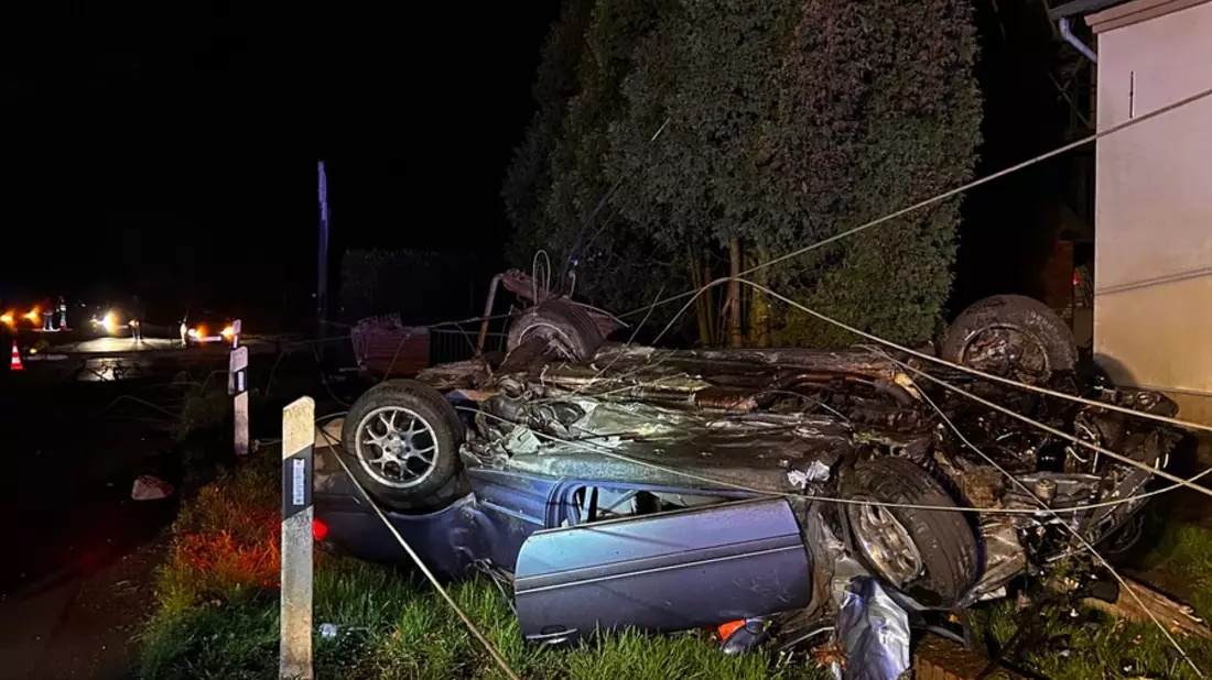 FW-Schermbeck: Verkehrsunfall auf dem Waldweg - Bild: presseportal.de