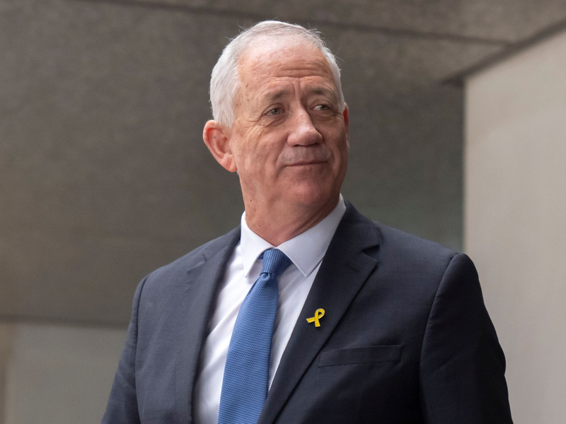 Sollte Benny Gantz seine Drohung wahr machen und die Regierung verlassen, könnte dies eine Regierungskrise heraufbeschwören. - Foto: Mark Schiefelbein/AP/dpa