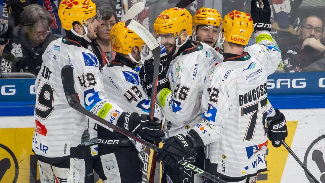 Die Fischtown Pinguins liegen in der Serie gegen Red Bull München mit 2:0 vorn. - Bild: Andreas Gora/dpa/Archivbild