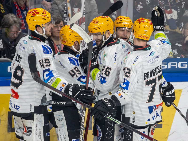 Die Fischtown Pinguins liegen in der Serie gegen Red Bull München mit 2:0 vorn. - Foto: Andreas Gora/dpa/Archivbild