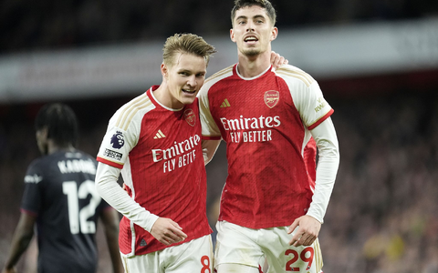 Arsenals Kai Havertz (r) bereitete Martin Ödegaards Treffer zum 1:0 vor. - Foto: Nick Potts/PA Wire/dpa Arsenals Kai Havertz (r) bereitete Martin Ödegaards Treffer zum 1:0 vor. - Foto: Nick Potts/PA Wire/dpa