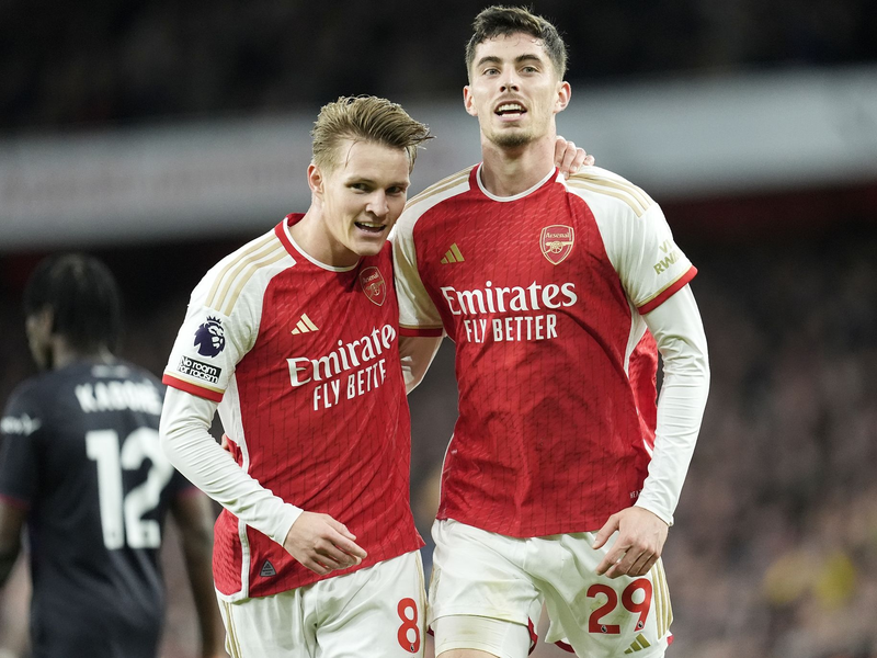 Arsenals Kai Havertz (r) bereitete Martin Ödegaards Treffer zum 1:0 vor. - Foto: Nick Potts/PA Wire/dpa