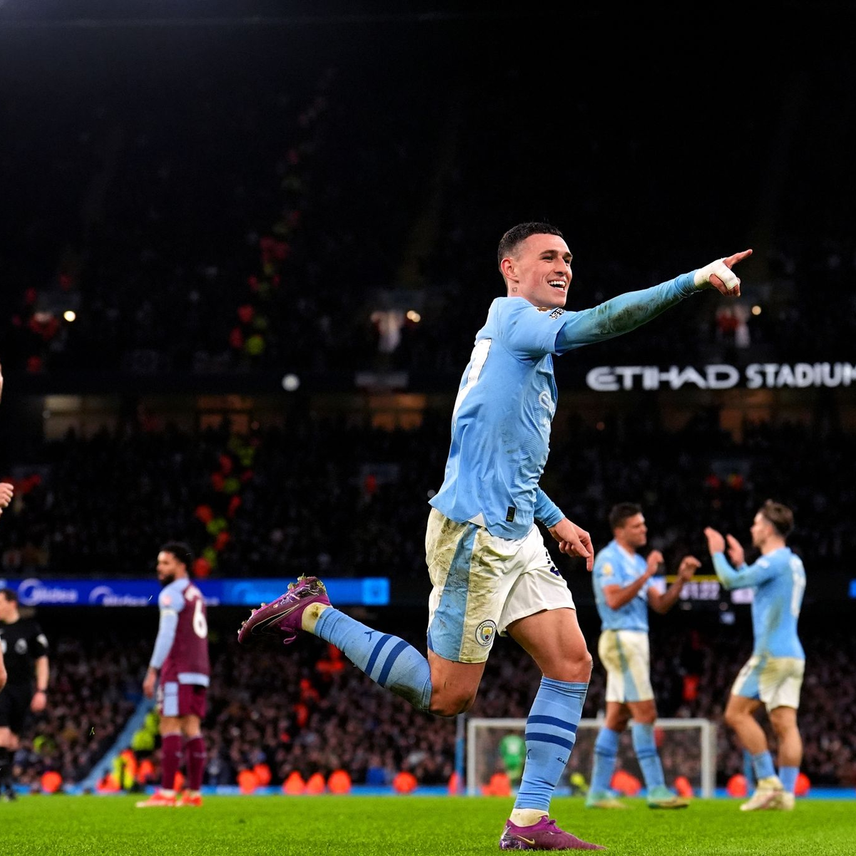 Traf beim 4:1 von Manchester City gegen Aston Villa drei Mal: Phil Foden. - Foto: Martin Rickett/PA Wire/dpa