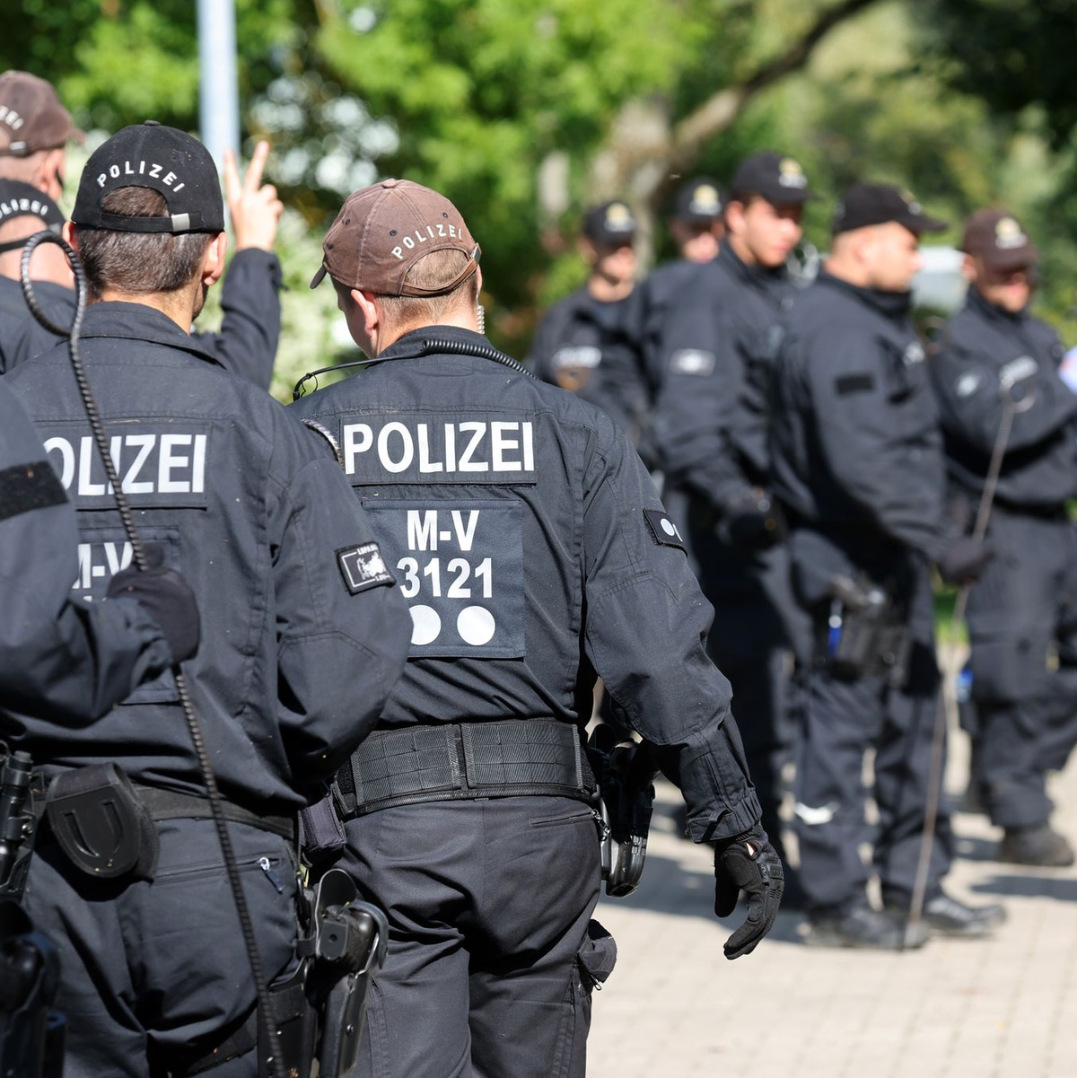 Aus Mecklenburg-Vorpommern gab es keine aktuellen Zahlen dazu, gegen wie viele Polizisten Verfahren wegen des Verdachts auf rechtsextremistische Gesinnung geführt werden (Symbolbild). - Foto: Bernd Wüstneck/dpa