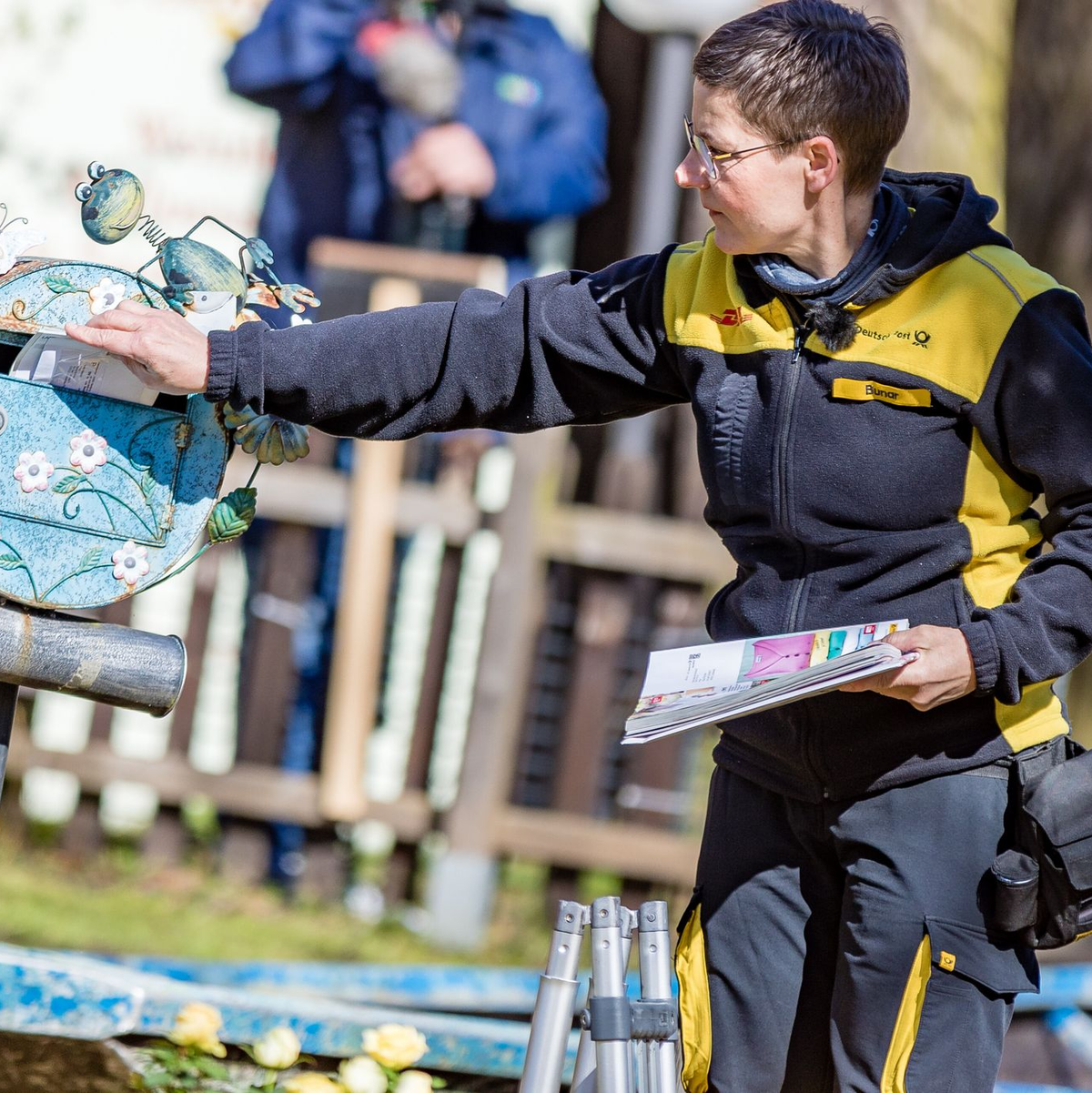 Die außergewöhnliche Art der Postzustellung per Kahn hat eine 127 Jahre alte Tradition. - Foto: Frank Hammerschmidt/dpa