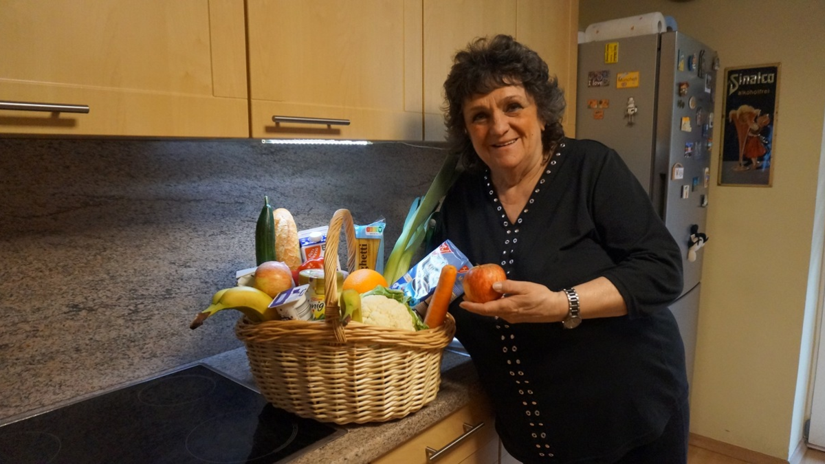 Bedürftige Rentner erhalten 100 Euro für den Einkauf / Verein LichtBlick Seniorenhilfe startet große Aktion - Foto: presseportal.de