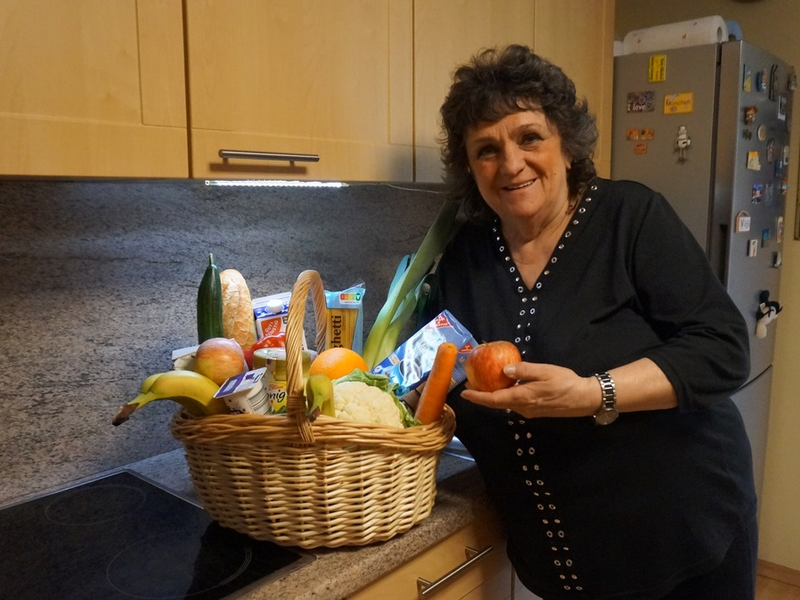 Bedürftige Rentner erhalten 100 Euro für den Einkauf / Verein LichtBlick Seniorenhilfe startet große Aktion - Foto: presseportal.de