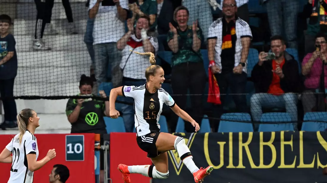 Giulia Gwinn wird die DFB-Elf gegen Österreich als Kapitänin anführen. - Bild: Federico Gambarini/dpa