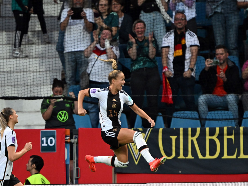 Giulia Gwinn wird die DFB-Elf gegen Österreich als Kapitänin anführen. - Foto: Federico Gambarini/dpa