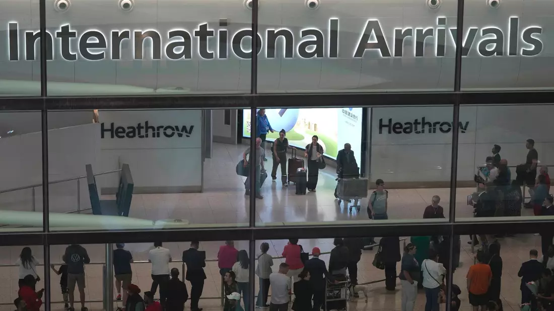 Bis zu 756.000 Flüge pro Jahr sollen am Flughafen Heathrow bald möglich sein. (Archivbild) - Bild: Kin Cheung/AP/dpa