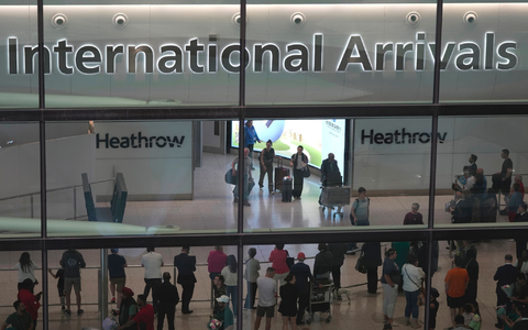 Bis zu 756.000 Flüge pro Jahr sollen am Flughafen Heathrow bald möglich sein. (Archivbild) - Foto: Kin Cheung/AP/dpa Bis zu 756.000 Flüge pro Jahr sollen am Flughafen Heathrow bald möglich sein. (Archivbild) - Foto: Kin Cheung/AP/dpa