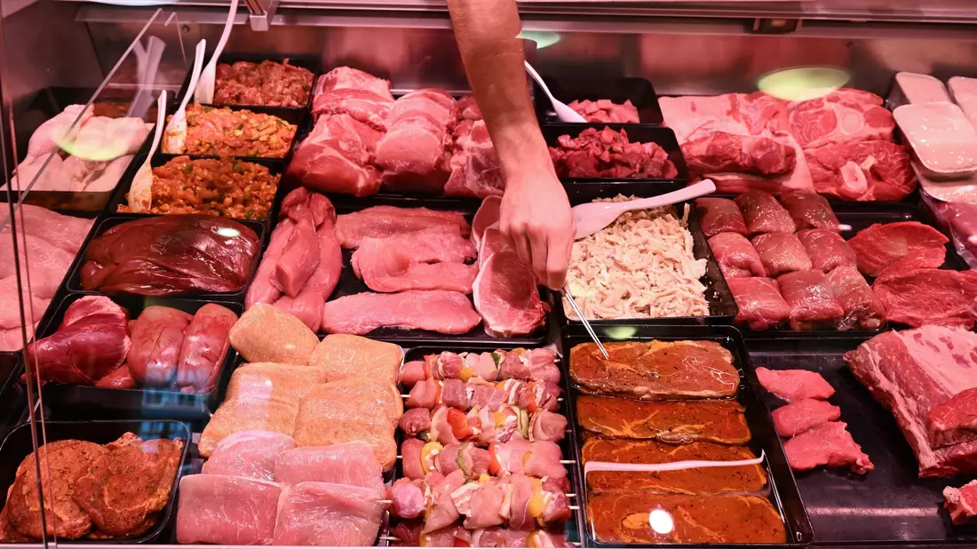 Immmer mehr Deutsche wollen bewusster Fleisch konsumieren. - Bild: Bernd Weißbrod/dpa