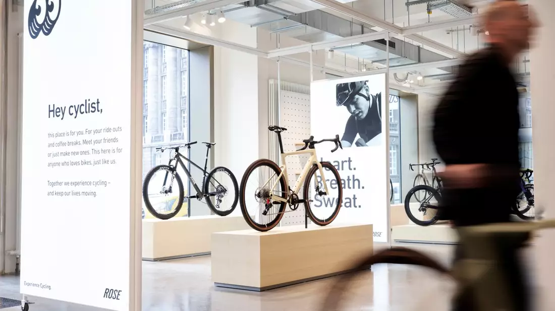 ROSE Bikes eröffnet Brand Store nach neuem Konzept in Berlin Mitte / Bike-Ausstellung, Service-Hub und Ort des Zusammenkommens - Bild: presseportal.de