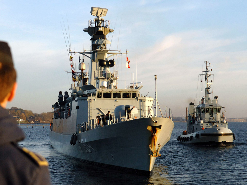 Die dänische Fregatte «Niels Juel»: Spezialisten sind auf dem Weg, das Problem zu lösen (Archivbild). - Foto: Wulf Pfeiffer/dpa