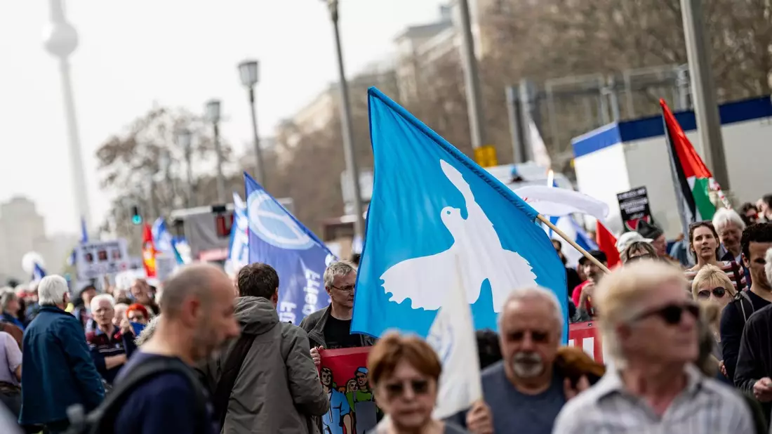 ARD-DeutschlandTREND: Zwei von drei Deutschen sehen Frieden und Sicherheit in Europa bedroht - Bild: presseportal.de