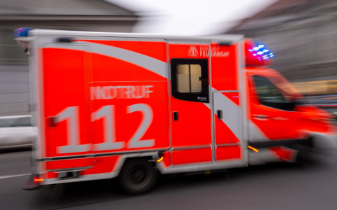 Die Berliner Feuerwehr versorgt Verletzte in den Gropiuspassagen. (Symbolbild) - Foto: Monika Skolimowska/dpa Die Berliner Feuerwehr versorgt Verletzte in den Gropiuspassagen. (Symbolbild) - Foto: Monika Skolimowska/dpa