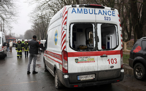 Ein beschÀdigter Krankenwagen mit zerbrochenen Scheiben nach einem russischen Angriff in Odessa. - Foto: Victor Sajenko/AP/dpa Ein beschÀdigter Krankenwagen mit zerbrochenen Scheiben nach einem russischen Angriff in Odessa. - Foto: Victor Sajenko/AP/dpa