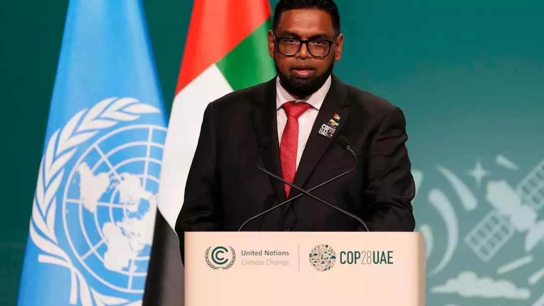 Der Präsident von Guyana: Irfaan Ali. - Bild: Peter Dejong/AP/dpa