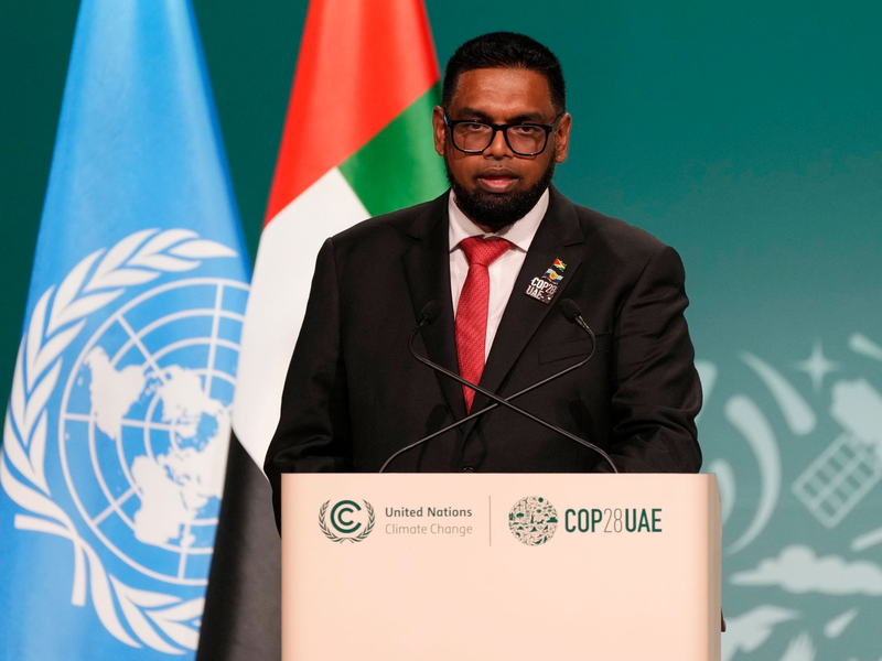 Der Präsident von Guyana: Irfaan Ali. - Foto: Peter Dejong/AP/dpa