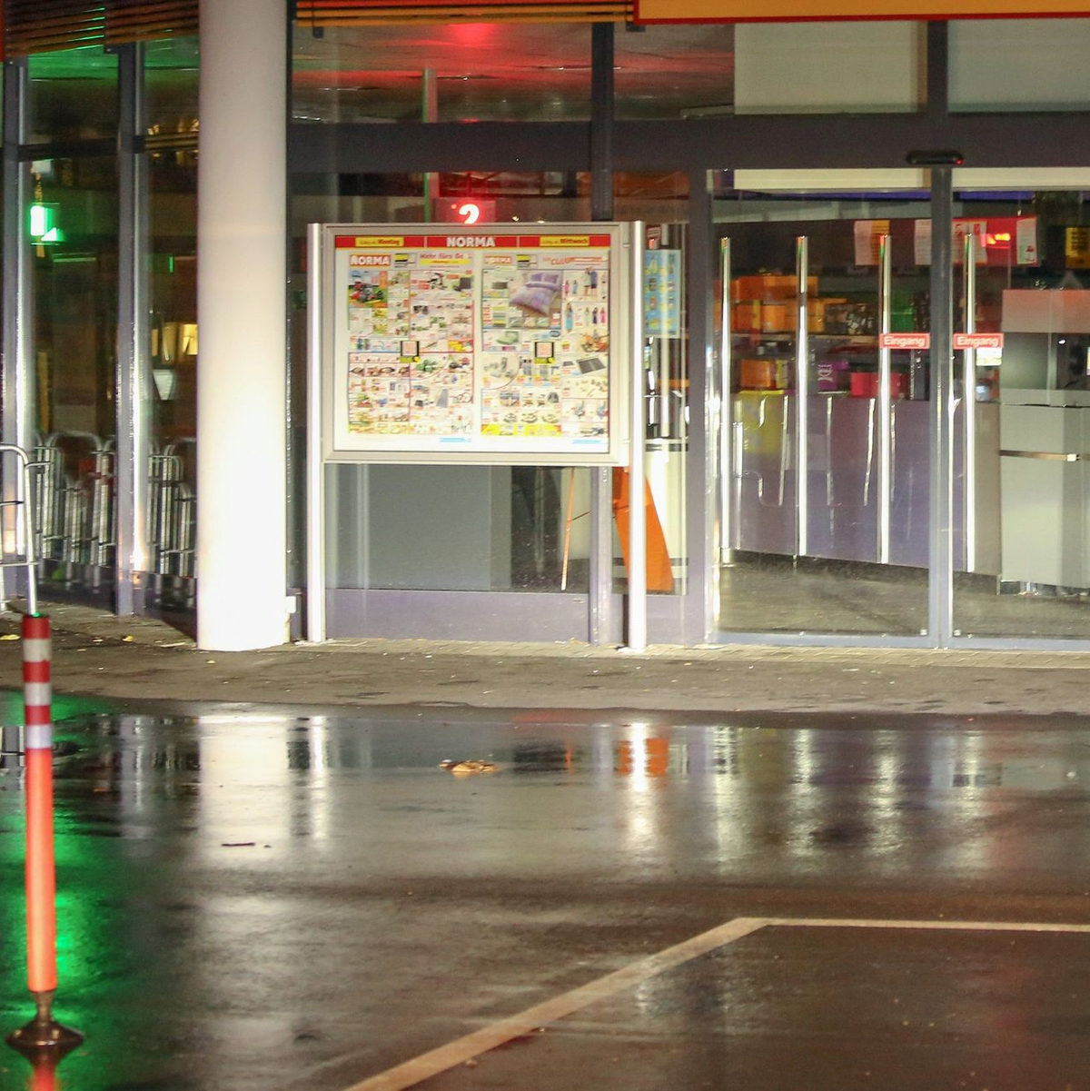 Ein vier Jahre altes Mädchen wurde in einem Supermarkt in Wangen mit einem Messer angegriffen. - Foto: David Pichler/dpa