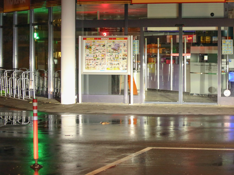Ein vier Jahre altes Mädchen wurde in einem Supermarkt in Wangen mit einem Messer angegriffen. - Foto: David Pichler/dpa