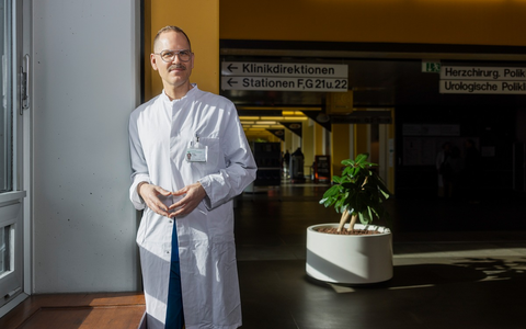 Organspende: Begleitung der Angehörigen ist wichtig / Intensivmediziner Dr. Thomas Weig im Gespräch mit der Apotheken Umschau zum sensiblen Thema Hirntod - Foto: presseportal.de Organspende: Begleitung der Angehörigen ist wichtig / Intensivmediziner Dr. Thomas Weig im Gespräch mit der Apotheken Umschau zum sensiblen Thema Hirntod - Foto: presseportal.de