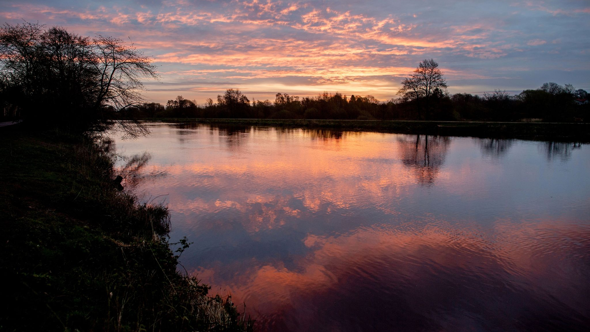 Am Wochenende soll es in Deutschland ungewöhnlich warm werden. - Foto: Hauke-Christian Dittrich/dpa