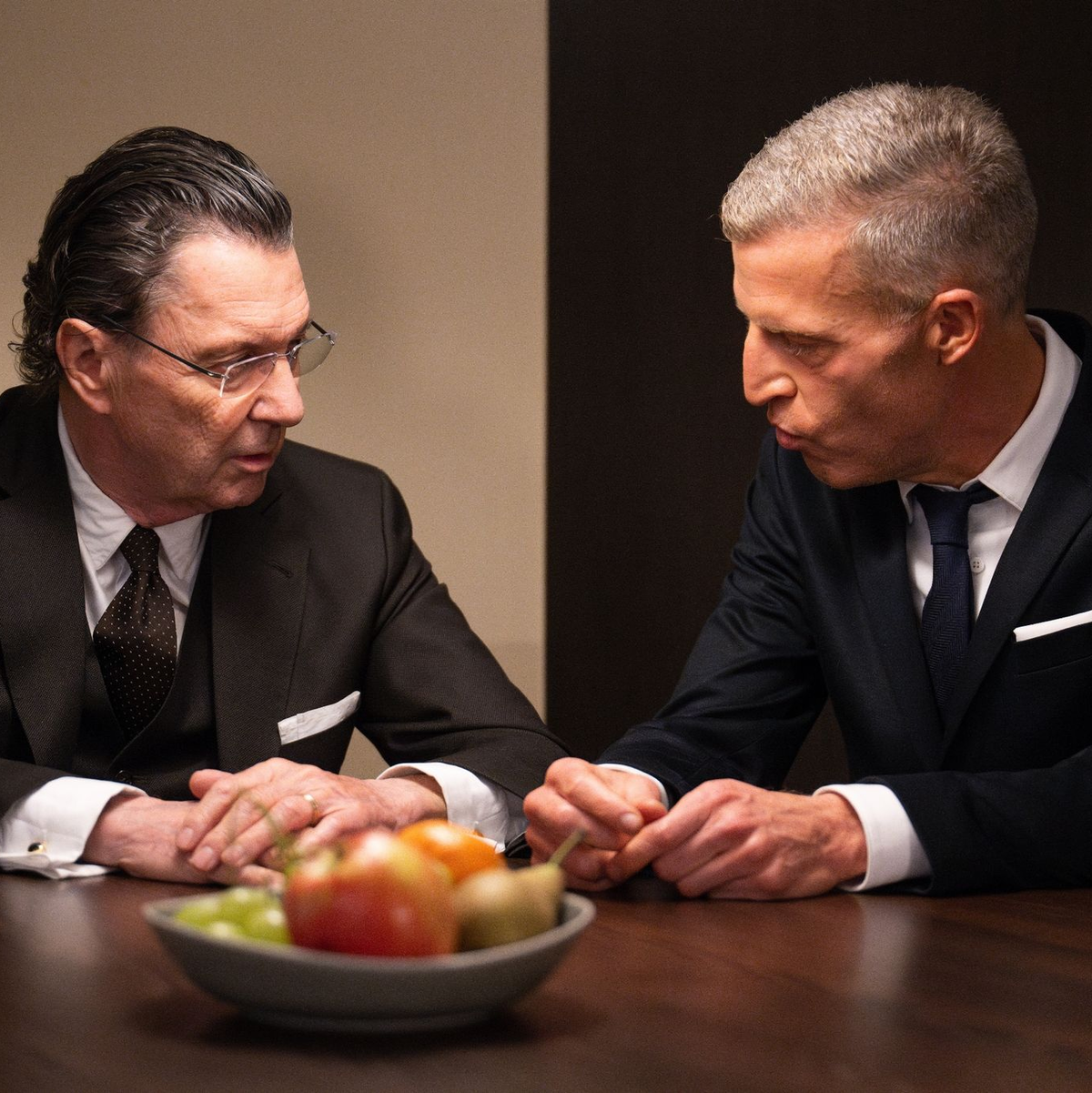Die Schriftsteller Martin Suter (l) und Benjamin von Stuckrad-Barre haben bereits ein gemeinsames Buch veröffentlicht. - Foto: Sebastian Gollnow/dpa
