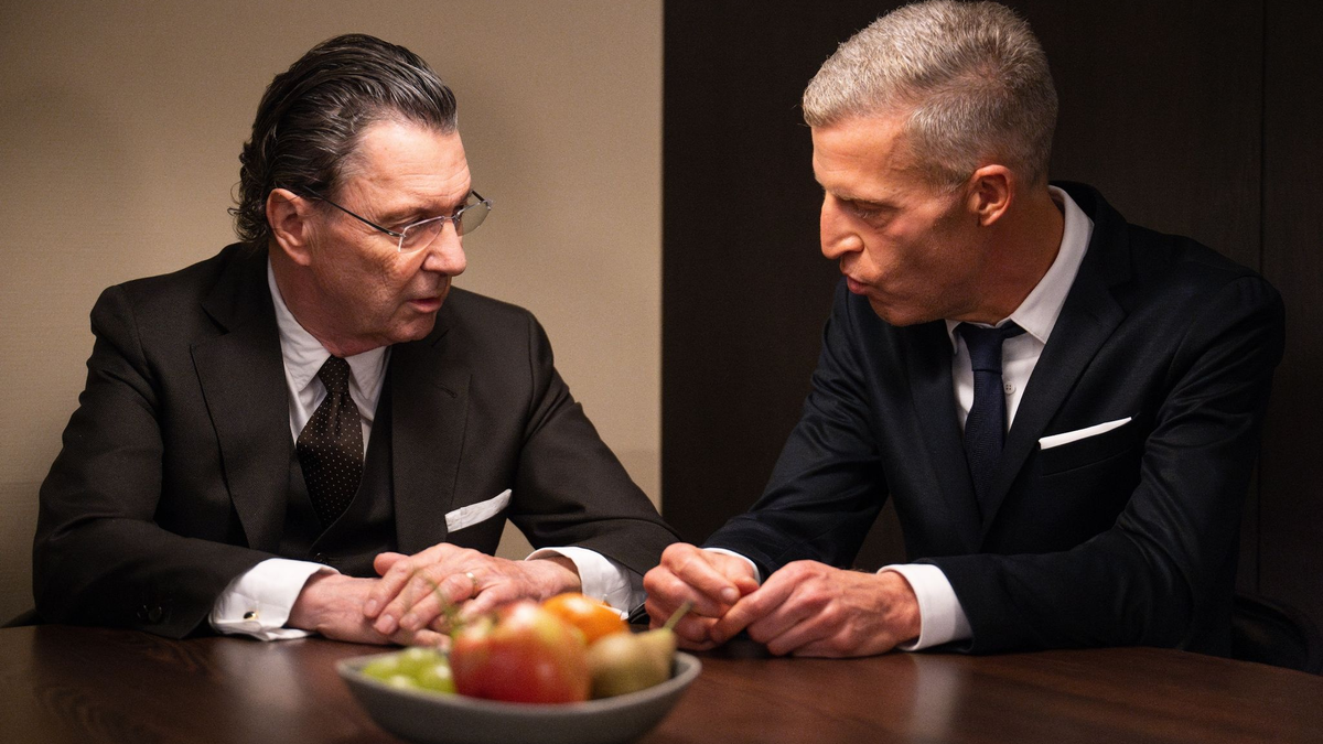 Die Schriftsteller Martin Suter (l) und Benjamin von Stuckrad-Barre haben bereits ein gemeinsames Buch veröffentlicht. - Foto: Sebastian Gollnow/dpa