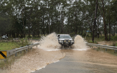 Eine überschwemmte Straße in Vineyard. Das Wetteramt warnte vor «gefährlichen und lebensbedrohlichen Sturzfluten». - Foto: Flavio Brancaleone/AAP/dpa Eine überschwemmte Straße in Vineyard. Das Wetteramt warnte vor «gefährlichen und lebensbedrohlichen Sturzfluten». - Foto: Flavio Brancaleone/AAP/dpa