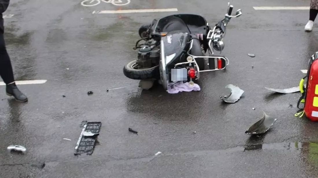 POL-RBK: Rösrath - Kleinkraftrad von Pkw erfasst - Eine verletzte Person - Bild: presseportal.de
