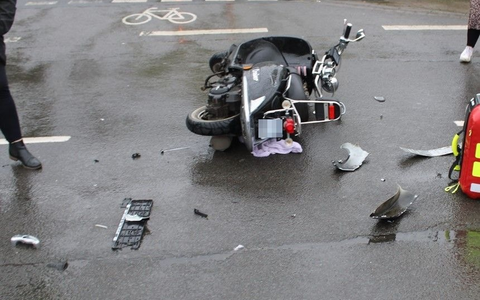 POL-RBK: Rösrath - Kleinkraftrad von Pkw erfasst - Eine verletzte Person - Foto: presseportal.de