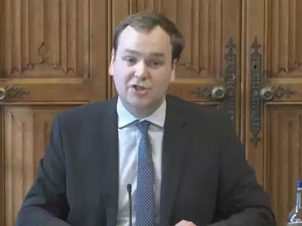 William Wragg lebt offen homosexuell. - Foto: Parliament TV/Parliament TV/PA Media/dpa