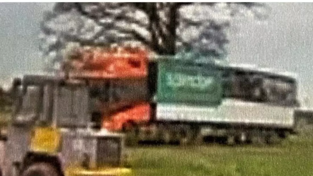 POL-KLE: Straelen - Unfallflucht / Holzzaun vermutlich von LKW beschädigt / Polizei sucht mit Bild das flüchtige Fahrzeug - Bild: presseportal.de