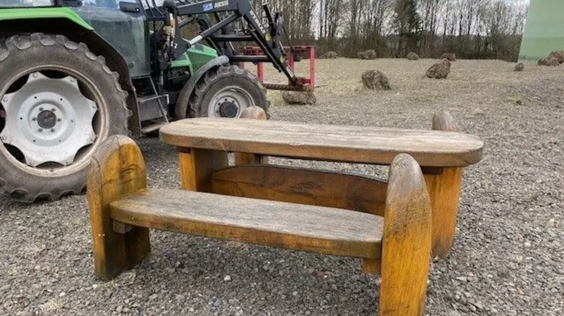 POL-KB: Diemelsee - Sitzgruppe und Hinweisschild in Feldgemarkung gestohlen - Bild: presseportal.de
