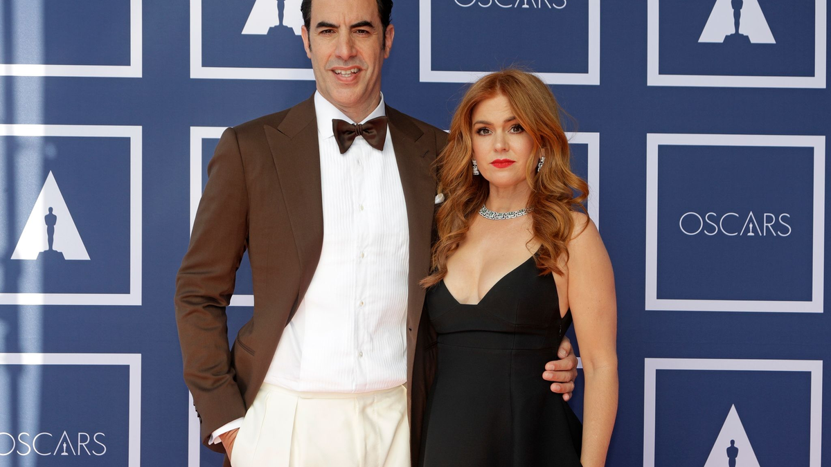 Sacha Baron Cohen und seine Frau Isla Fisher kommen zu einer Vorführung der Oscars in Sydney an. - Foto: Rick Rycroft/Pool AP/dpa