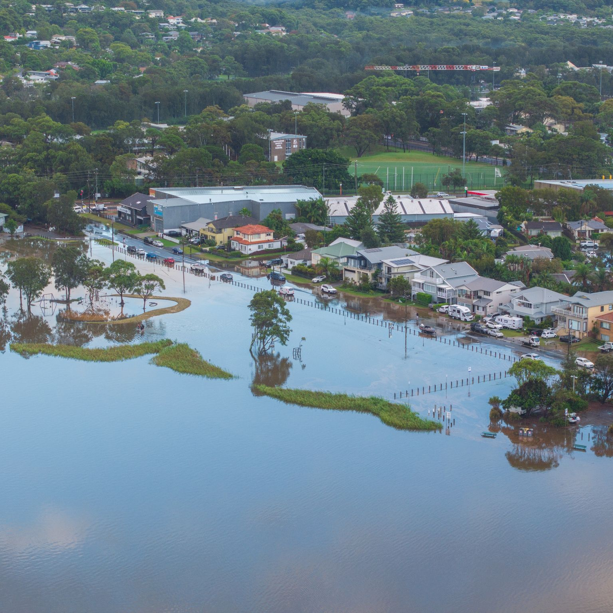 Eine Luftaufnahme zeigt das Ausmaß der Überschwemmungen. - Foto: Tim Seaton/AAP/dpa