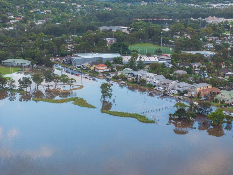 Eine Luftaufnahme zeigt das Ausmaß der Überschwemmungen. - Foto: Tim Seaton/AAP/dpa