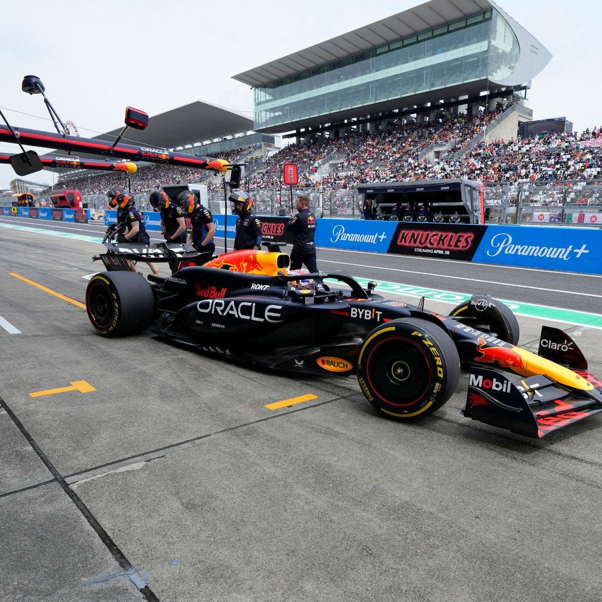 Red Bull-Pilot Max Verstappen wird beim Großen Preis von Japan von der Pole Position starten. - Foto: Hiro Komae/AP/dpa