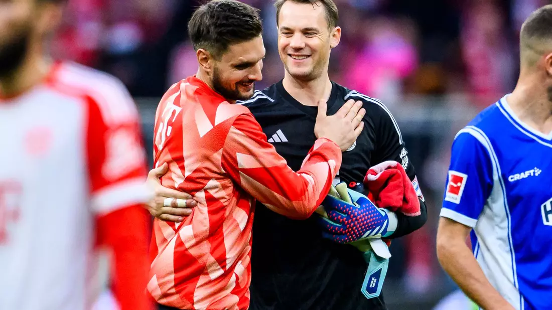 Bayern-Torwart Sven Ulreich (l) wird gegen Heidenheim spielen, Manuel Neuer arbeitet weiter an seinem Comeback. - Bild: Tom Weller/dpa