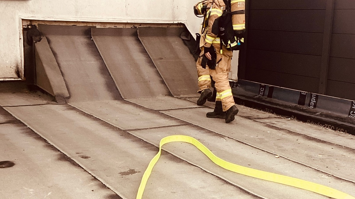 FW-GL: Schwelbrand verursacht größeren Einsatz in der Stadtmitte von Bergisch Gladbach - Foto: presseportal.de