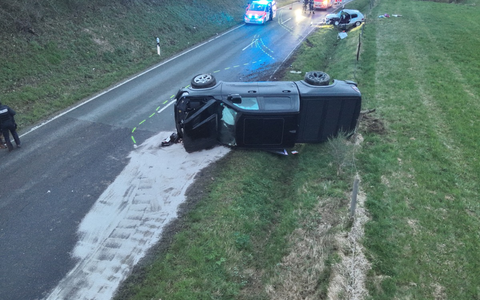 FW Wipperfürth: TH3 | Verkehrsunfall, Person eingeklemmt - Foto: presseportal.de
