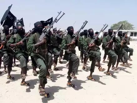 Kämpfer der islamistischen Terrormiliz Al-Shabaab in Somalia. (Archivbild) - Foto: Farah Abdi Warsameh/AP/dpa