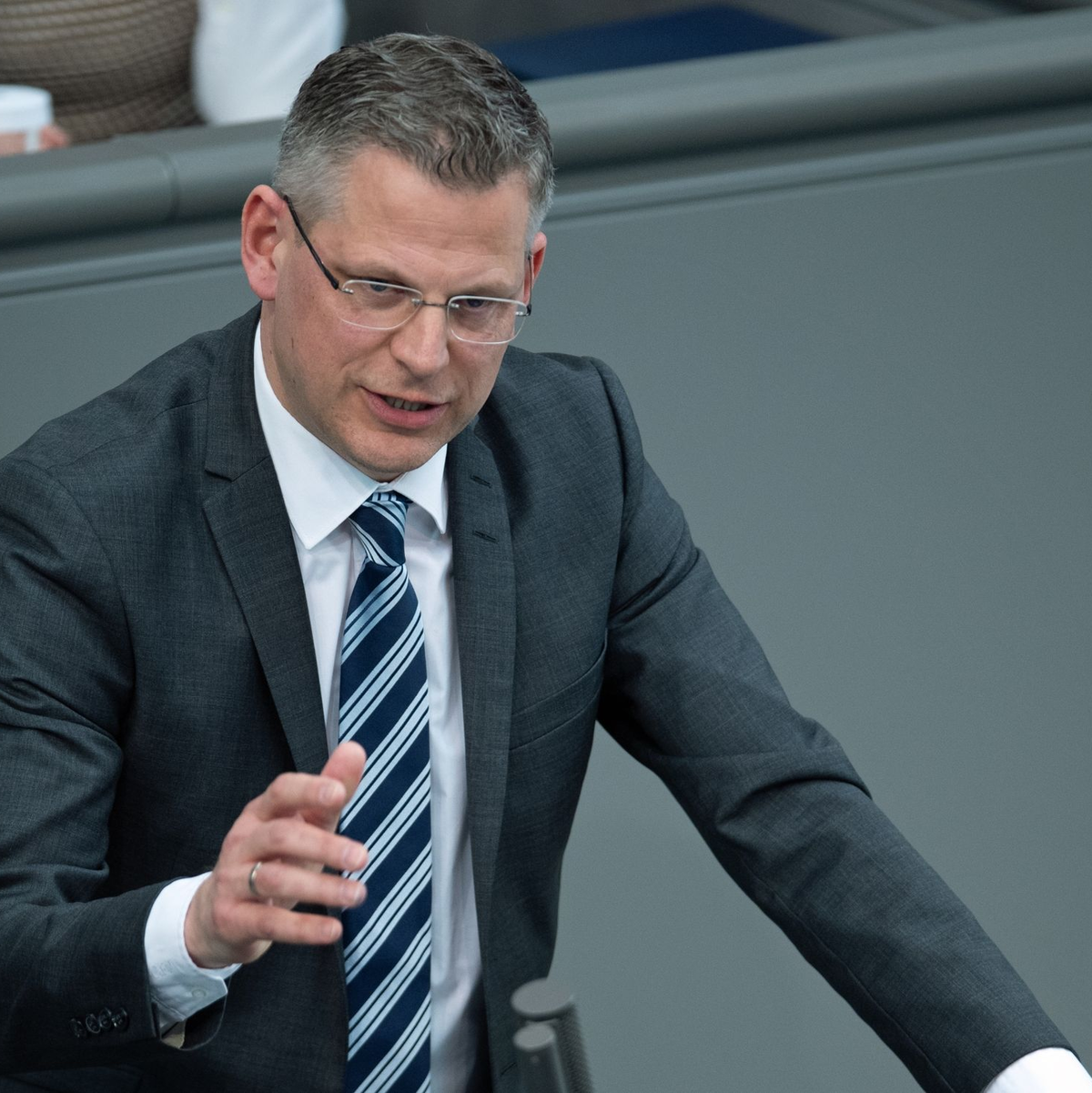 Der Unionspolitiker Christoph de Vries (CDU) findet, die Ampel-Koalition zeige in Fragen von Migration und innerer Sicherheit nicht genügend Entschlossenheit. (Archivfoto) - Foto: Jonathan Penschek/dpa