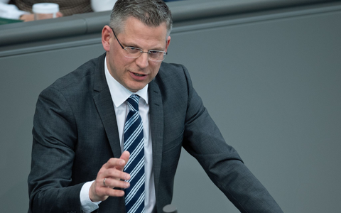 Der Unionspolitiker Christoph de Vries (CDU) findet, die Ampel-Koalition zeige in Fragen von Migration und innerer Sicherheit nicht genügend Entschlossenheit. (Archivfoto) - Foto: Jonathan Penschek/dpa