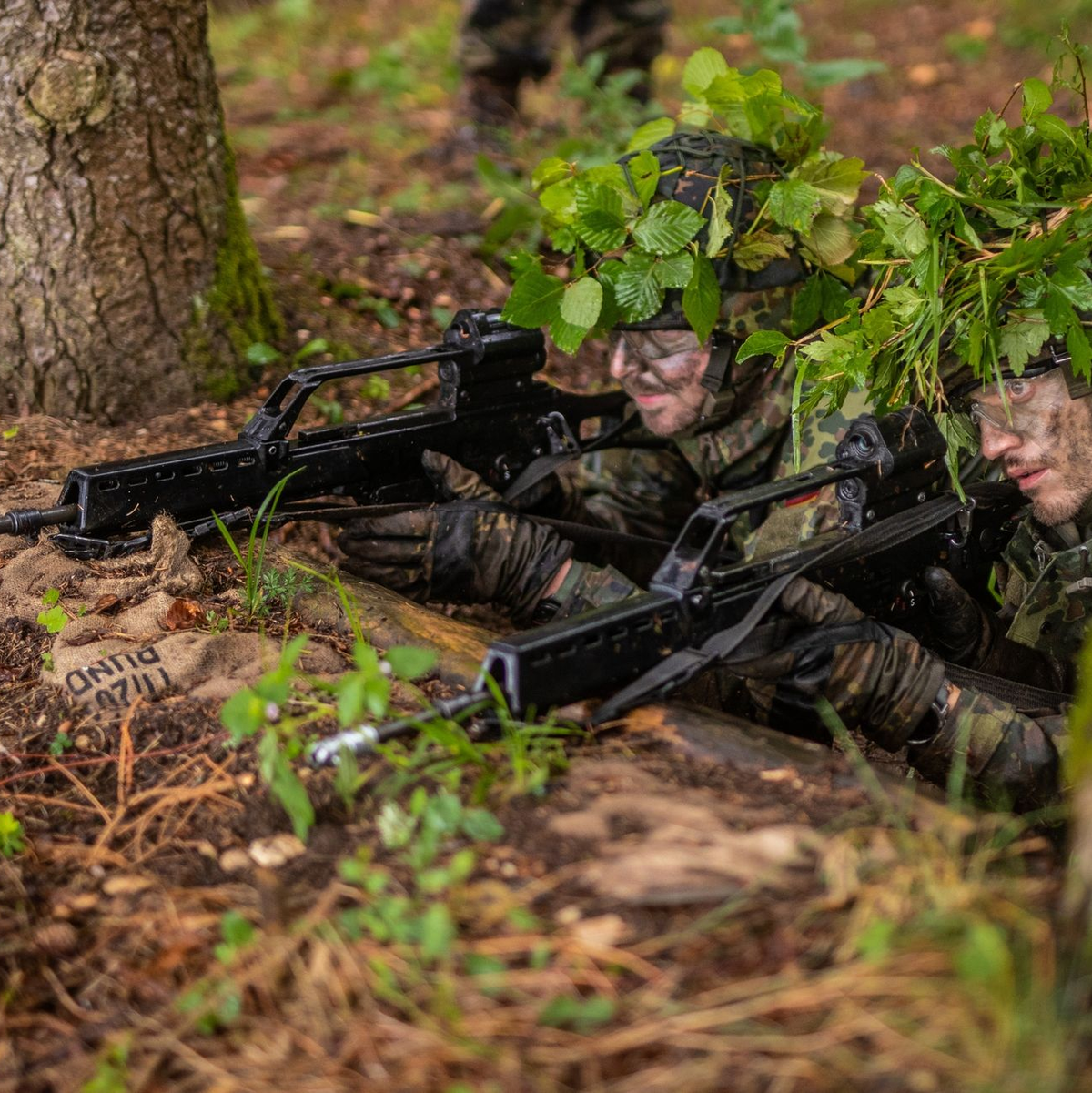 IHK-Präsident und Ex-«Zivi» Henner Pasch will im Ernstfall helfen und hat sich nachträglich zur Bundeswehr gemeldet - Foto: Christoph Schmidt/dpa