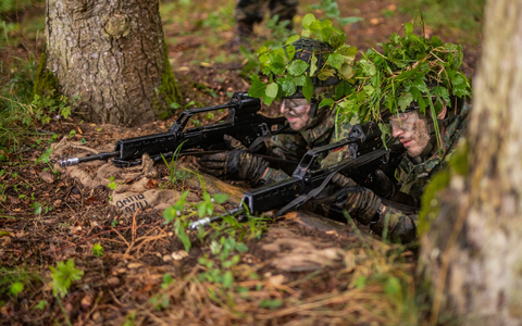 IHK-Präsident und Ex-«Zivi» Henner Pasch will im Ernstfall helfen und hat sich nachträglich zur Bundeswehr gemeldet - Foto: Christoph Schmidt/dpa
