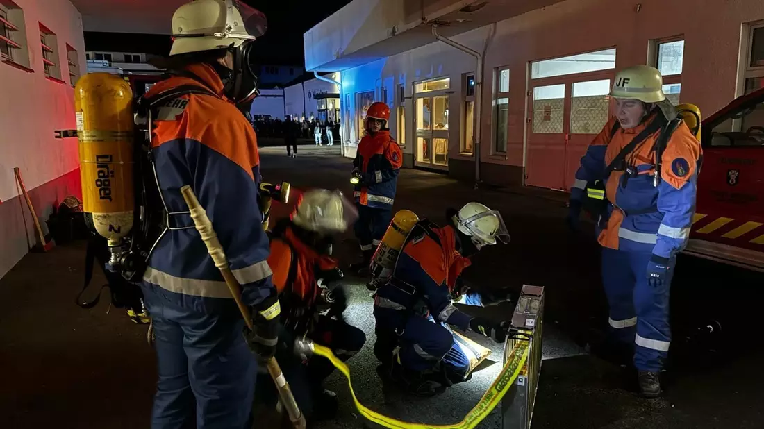 FW Menden: Unsere Jugendfeuerwehr 24 Stunden in Action - Bild: presseportal.de